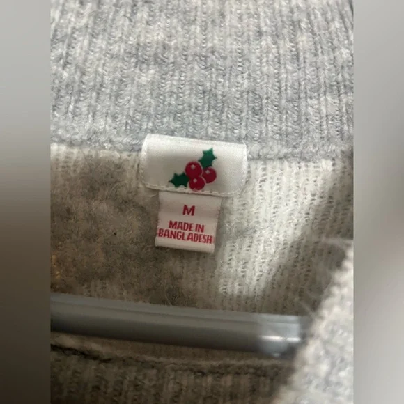 Cozy Women's Gray Star Crewneck Sweater - Picture 2 of 2